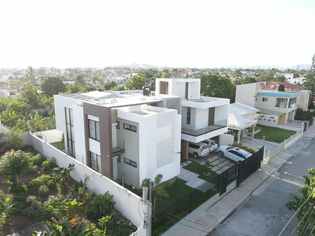 Residencia de diseño contemporáneo proyectada por CCAJ Construcciones